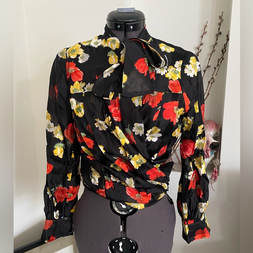 Vintage blouse w/flower print and neck ties, medium